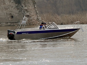 Алюминиевая лодка для рыбалки, охоты и активного отдыха RusBoat-55